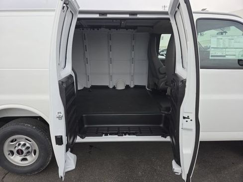 New 2026 GMC Savana 2500 w/ Enhanced Convenience Package RWD image 21