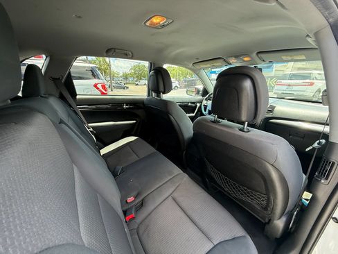 Used 2013 Kia Sorento LX AWD/4WD image 18