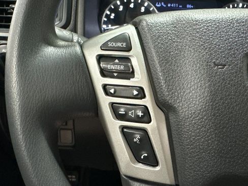 Used 2023 Nissan Titan SV image 5