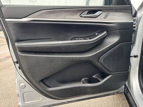 Certified 2023 Jeep Grand Cherokee L Limited w/ Trailer Tow Group (B) image 12