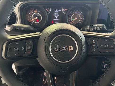 Used 2025 Jeep Wrangler Sport S image 27