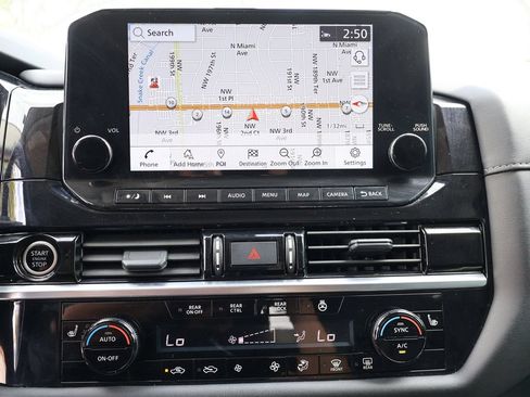 Used 2024 Nissan Pathfinder SL FWD image 50