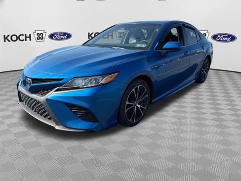 Used 2018 Toyota Camry SE w/ Moonroof Package FWD image 3