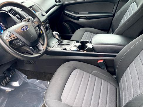 Used 2017 Ford Edge SE image 14