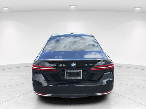 Certified 2024 BMW 530i w/ Convenience Package RWD image 5