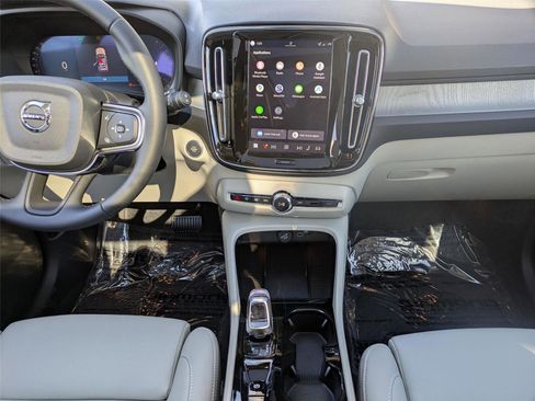 New 2026 Volvo XC40 B5 Ultra w/ Protection Package Premier image 19