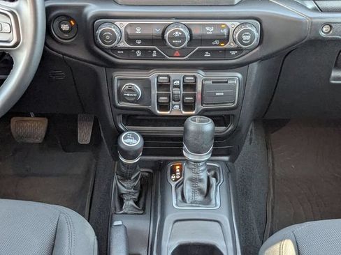 Used 2022 Jeep Gladiator Sport AWD/4WD image 18