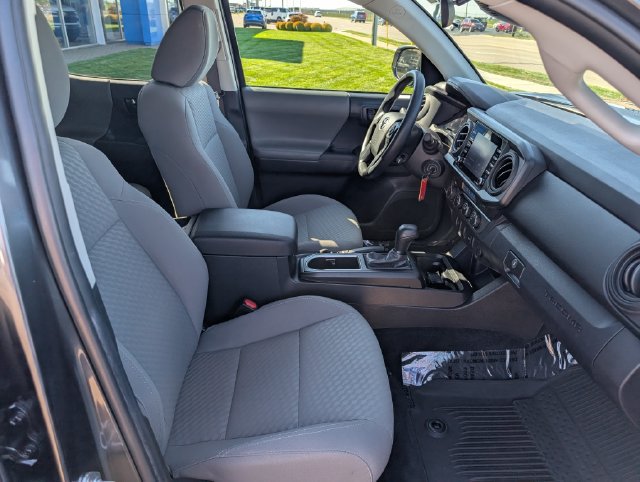 Used 2022 Toyota Tacoma SR AWD/4WD image 4