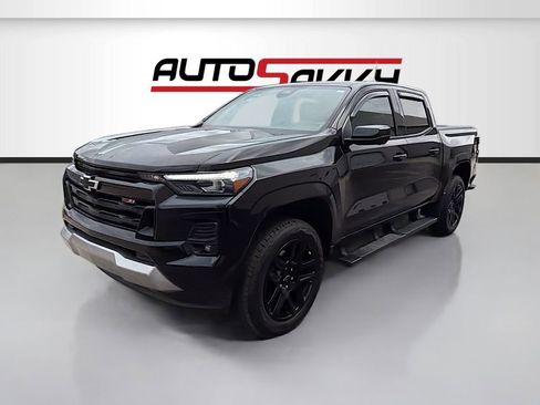 Used 2025 Chevrolet Colorado Z71 w/ Technology Package AWD/4WD image 3