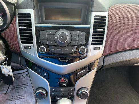 Used 2012 Chevrolet Cruze LT image 17