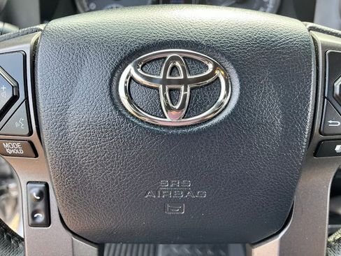 Used 2017 Toyota Tacoma TRD Off-Road image 15