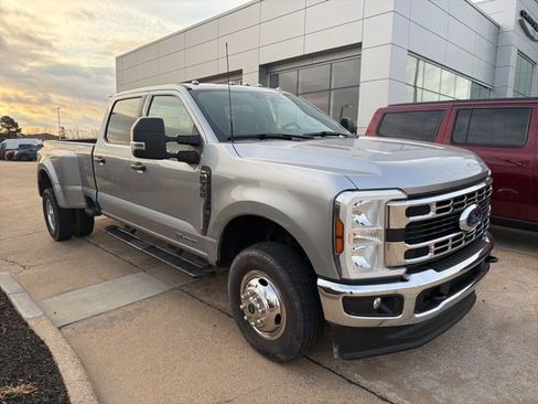Used 2024 Ford F350 XLT image 4