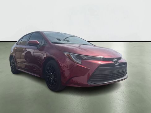 Used 2025 Toyota Corolla LE image 5