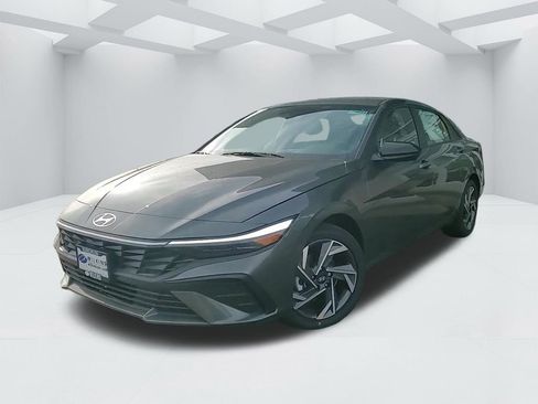 New 2025 Hyundai Elantra SEL image 1