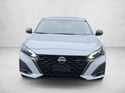Used 2023 Nissan Altima 2.5 SR w/ SR Premium Package image 2