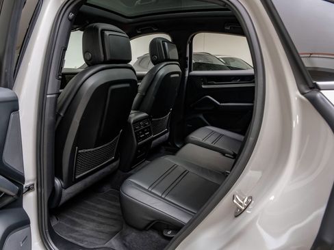 Used 2024 Porsche Cayenne Coupe AWD/4WD image 41