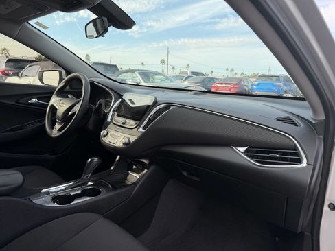 Used 2019 Chevrolet Malibu LT image 27