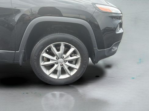 Used 2018 Jeep Cherokee Limited AWD/4WD image 32
