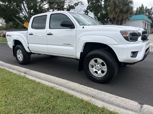 Used 2014 Toyota Tacoma 4x4 Double Cab image 2