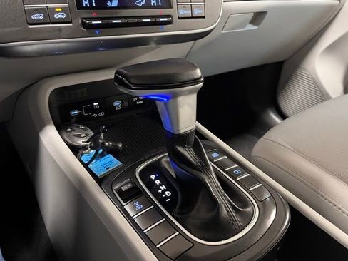 Used 2024 Hyundai Kona SEL image 25