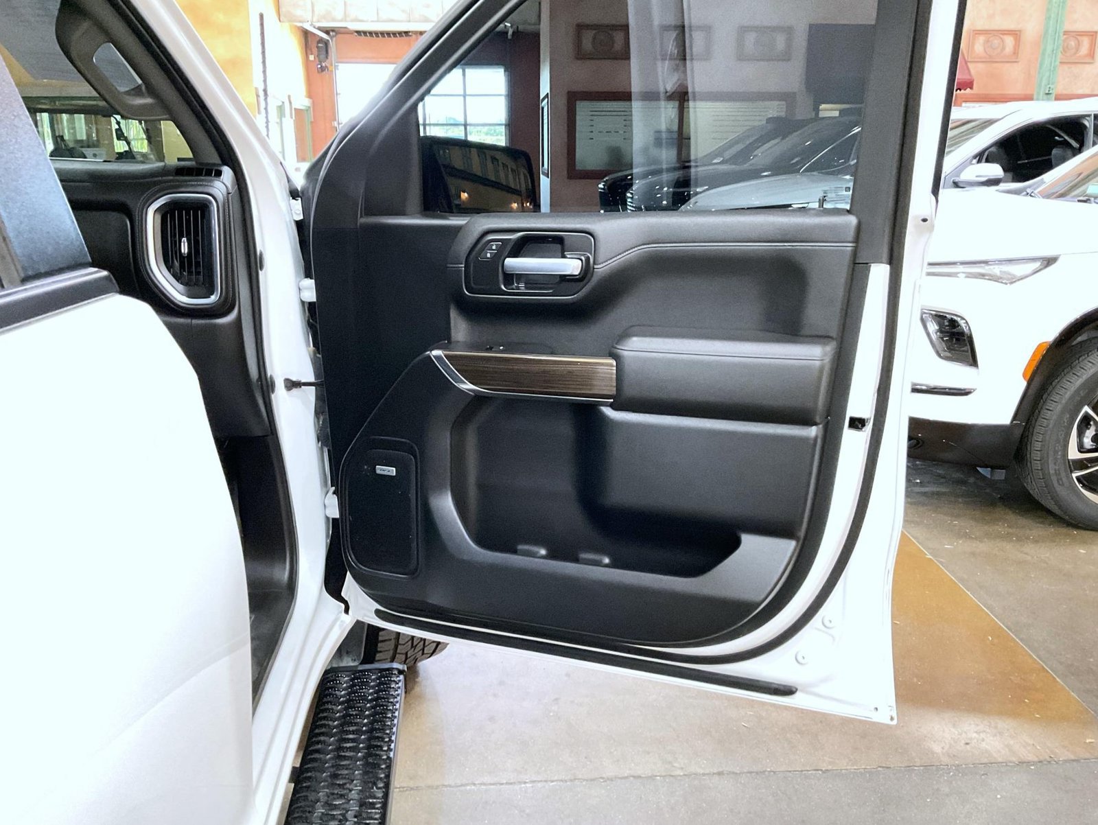 Certified 2021 Chevrolet Silverado 1500 LT Trail Boss w/ Convenience Package II AWD/4WD image 16