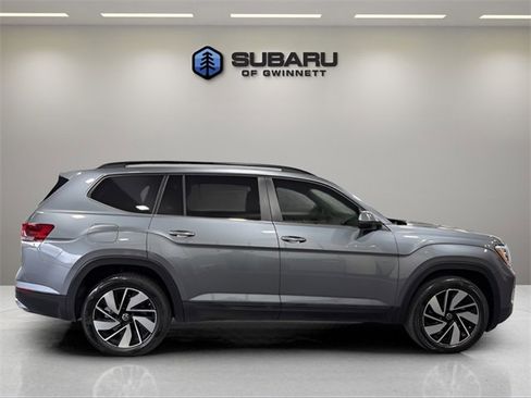 Used 2024 Volkswagen Atlas SE w/ Panoramic Sunroof Package image 6