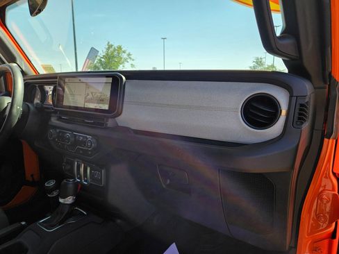 Used 2025 Jeep Wrangler Sport AWD/4WD image 22