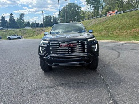 Used 2023 GMC Canyon Denali image 2