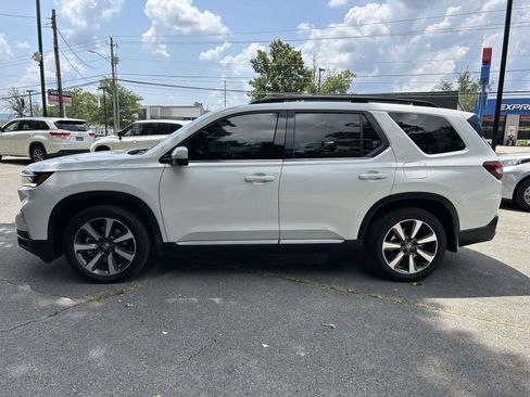 Used 2025 Honda Pilot Elite image 8