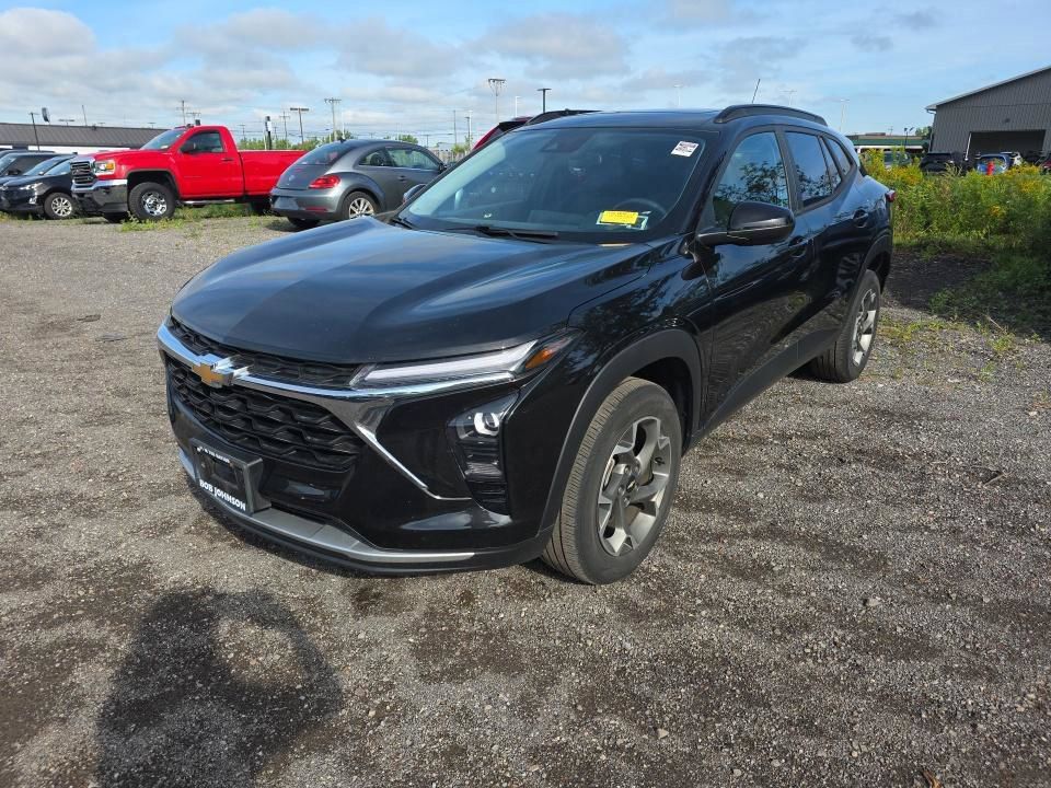Used 2024 Chevrolet Trax LT w/ Sunroof Package FWD image 10