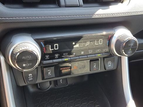 Used 2022 Toyota RAV4 XLE w/ Convenience Package image 19