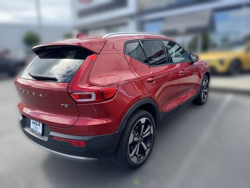 Used 2021 Volvo XC40 T5 Momentum w/ Premium Package AWD/4WD image 7