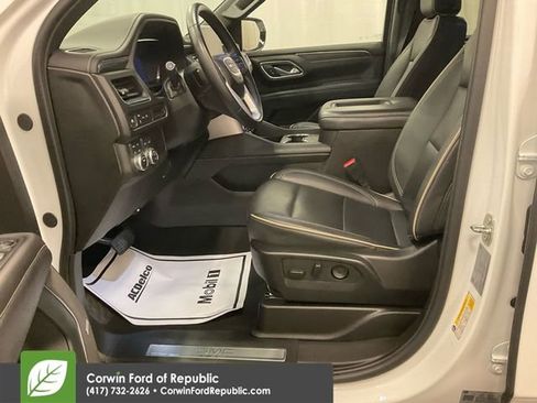Used 2024 GMC Yukon XL SLT AWD/4WD image 4
