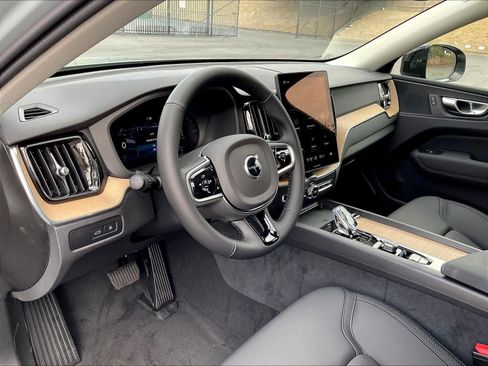 New 2026 Volvo XC60 T8 Plus w/ Climate Package PRO AWD/4WD image 8