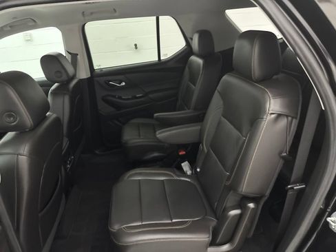 Used 2021 Chevrolet Traverse LT FWD image 43
