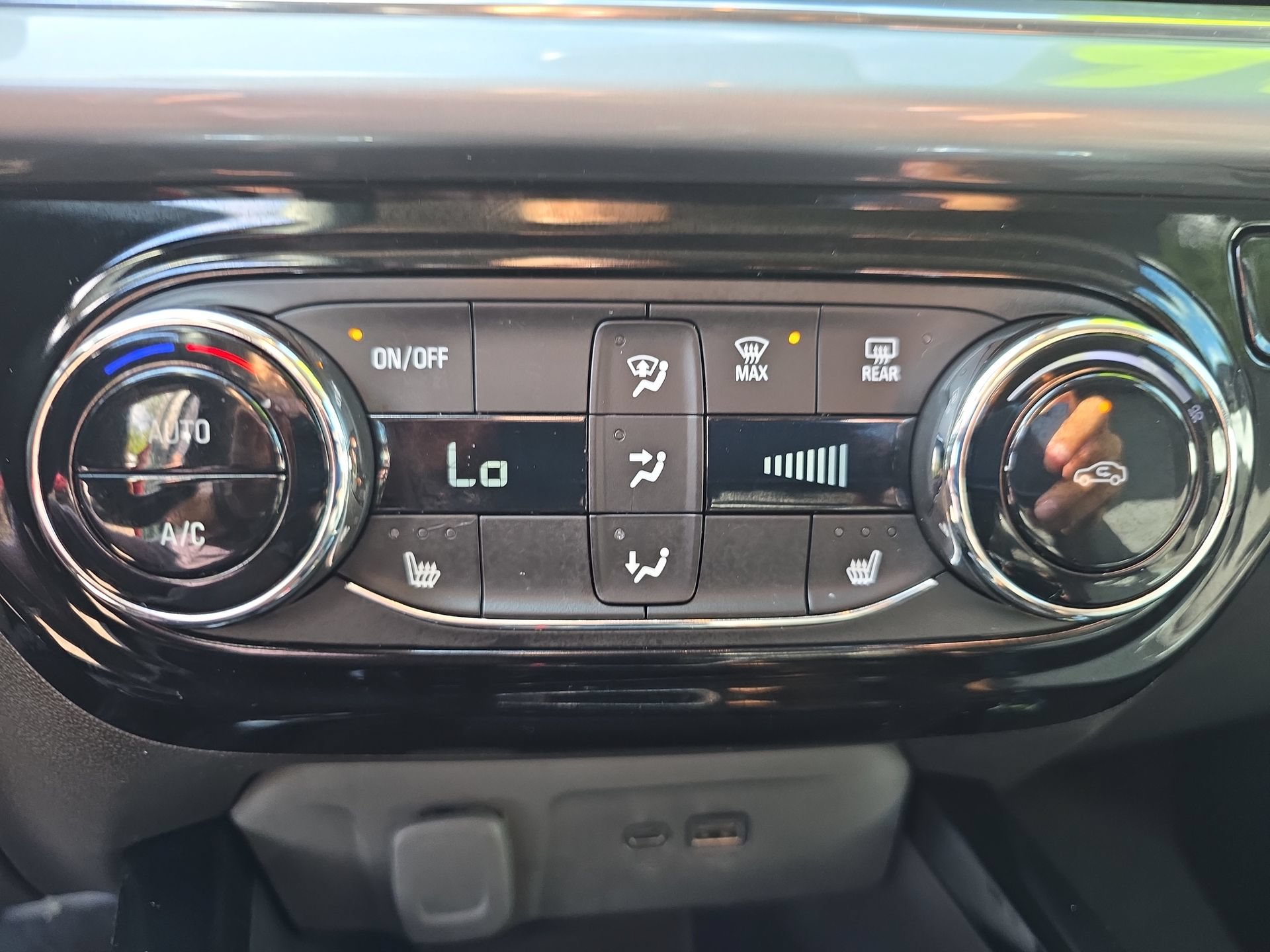 Used 2026 Chevrolet Trax LT w/ Driver Confidence Package FWD image 28