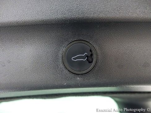 Used 2024 Tesla Model Y Long Range image 39