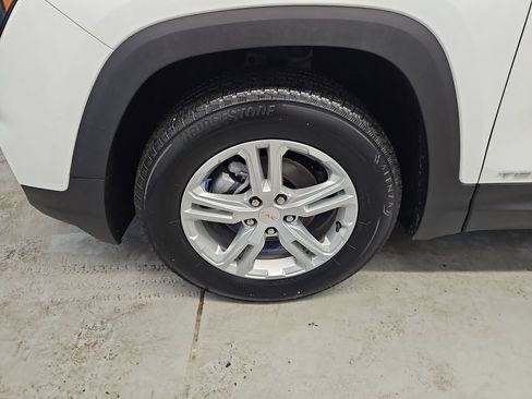 Used 2023 GMC Terrain SLE w/ Driver Convenience Package AWD/4WD image 11