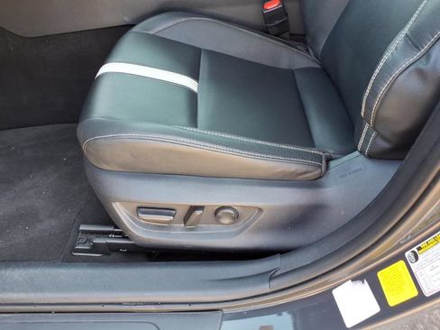 Used 2025 Toyota Camry SE w/ Convenience Package FWD image 5