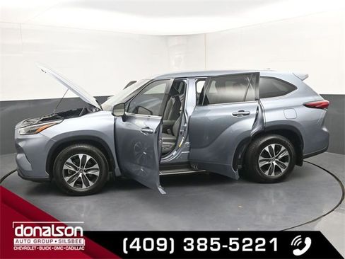 Used 2021 Toyota Highlander XLE image 24