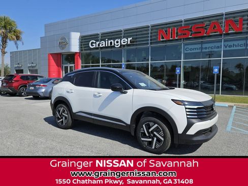 New 2026 Nissan Kicks SV FWD image 1