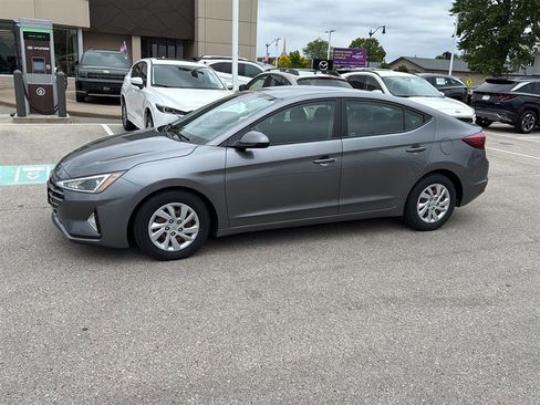 Used 2020 Hyundai Elantra SE w/ Cargo Package (C1) FWD image 16
