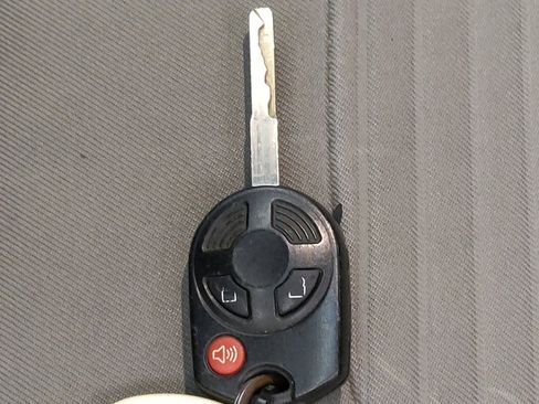 Used 2017 Ford Escape SE w/ SE Sport Appearance Package image 32