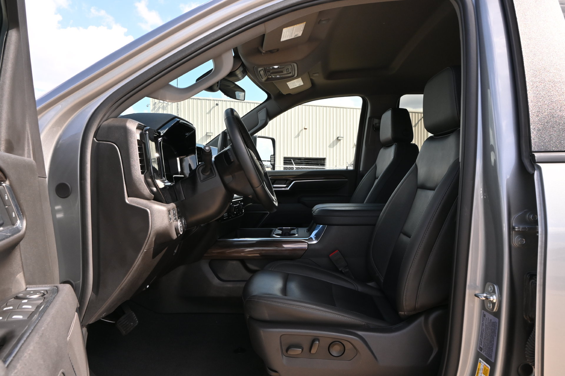 Used 2025 Chevrolet Silverado 3500 LT AWD/4WD image 18