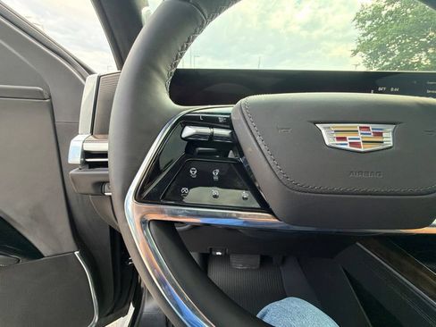 Used 2025 Cadillac Escalade Sport Platinum w/ LPO, ONYX Package AWD/4WD image 25