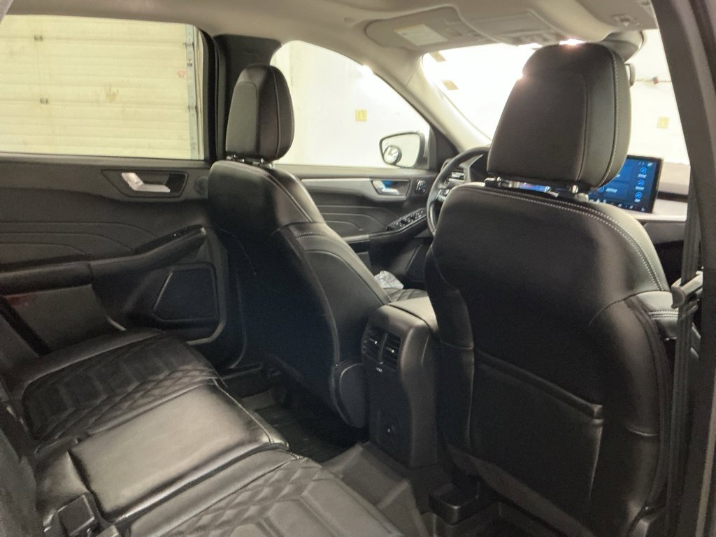 Used 2024 Ford Escape Platinum w/ Premium Technology Package AWD/4WD image 39