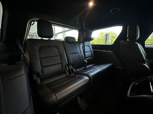 Certified 2024 Lincoln Navigator Reserve AWD/4WD image 38