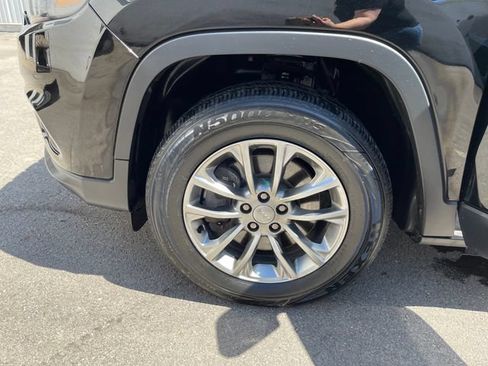 Used 2021 Jeep Cherokee Latitude Plus AWD/4WD image 19