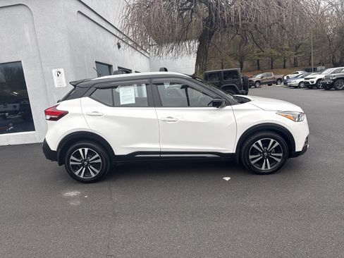 Used 2018 Nissan Kicks SR w/ Interior Electronics Package image 2
