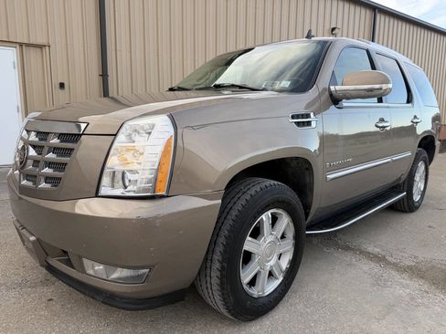Used 2007 Cadillac Escalade AWD w/ Climate Package image 1